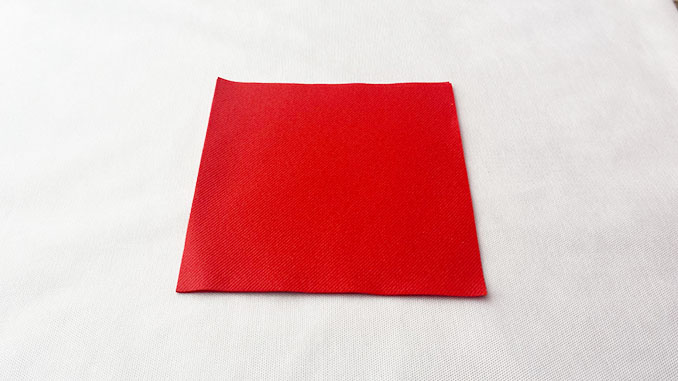 5-formas-de-doblar-servilletas-de-papel-para-navidad-de-forma-elegante-gama-airlaid-rojo-frente-a-ti-la-pajarita-mapelor