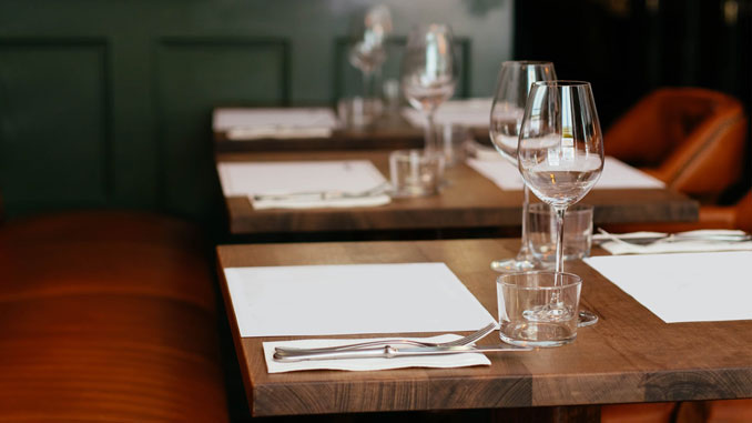 consejos-para-decorar-las-mesas-de-un-restaurante-la-pajarita-mapelor