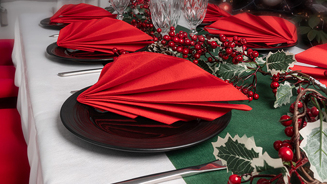 decoracion-de-navidad-para-restaurantes-servilletas-rojas-airlaid-la-pajarita-mapelor